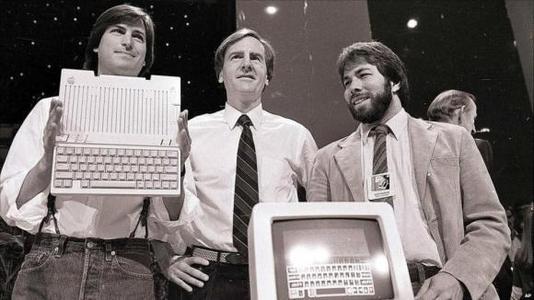 苹果公司最重要的创始人，比乔布斯还重要_沃兹尼亚克技点网